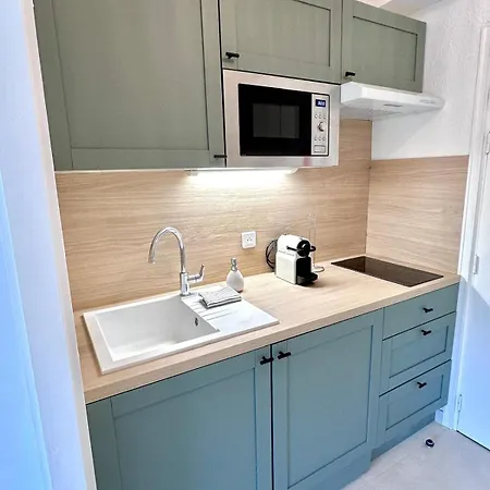 With Sleeping Area, Pool, Parking, Air Conditioning 勒卡内